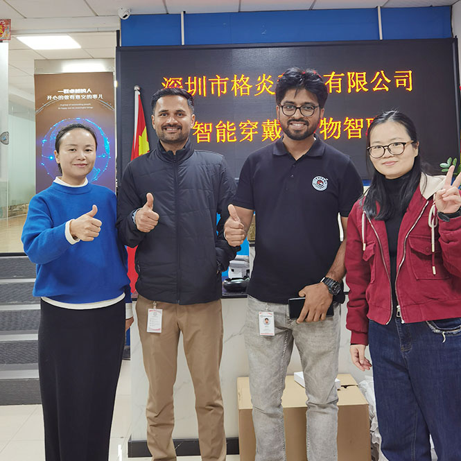 Senior executives of Geyan Foreign Trade pose for a photo with Indian clients.